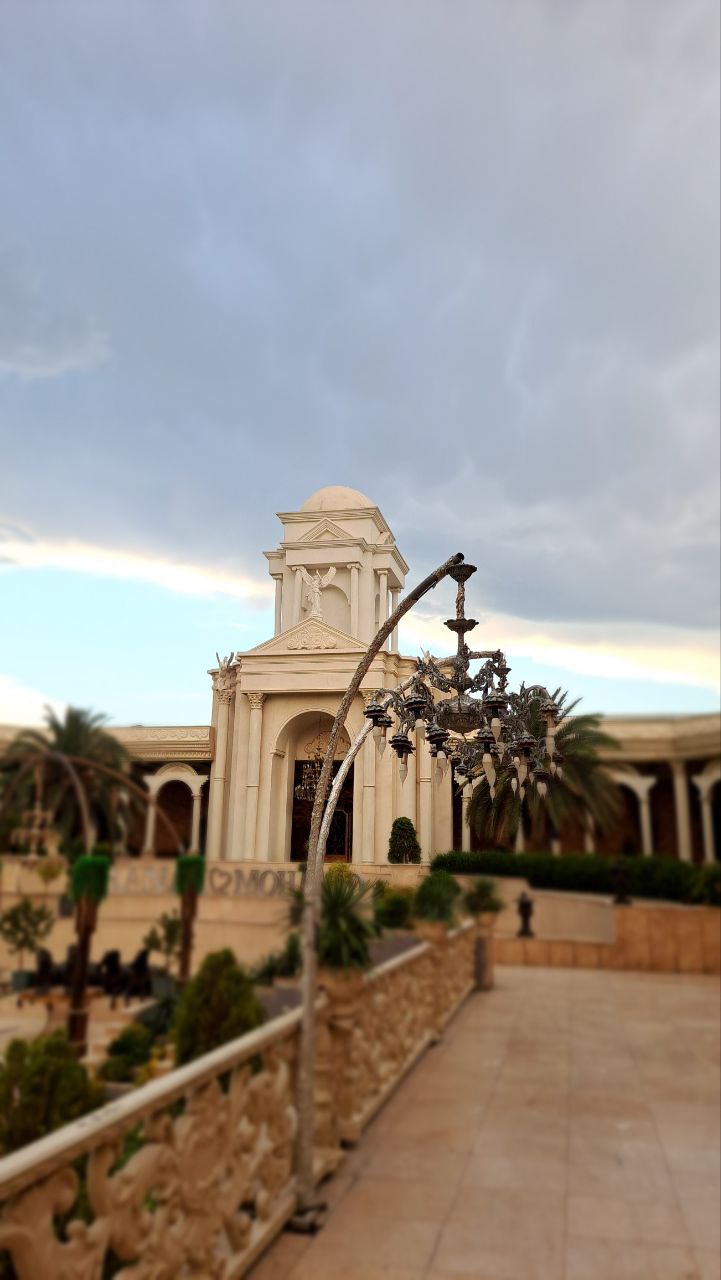 عمارت فاخر