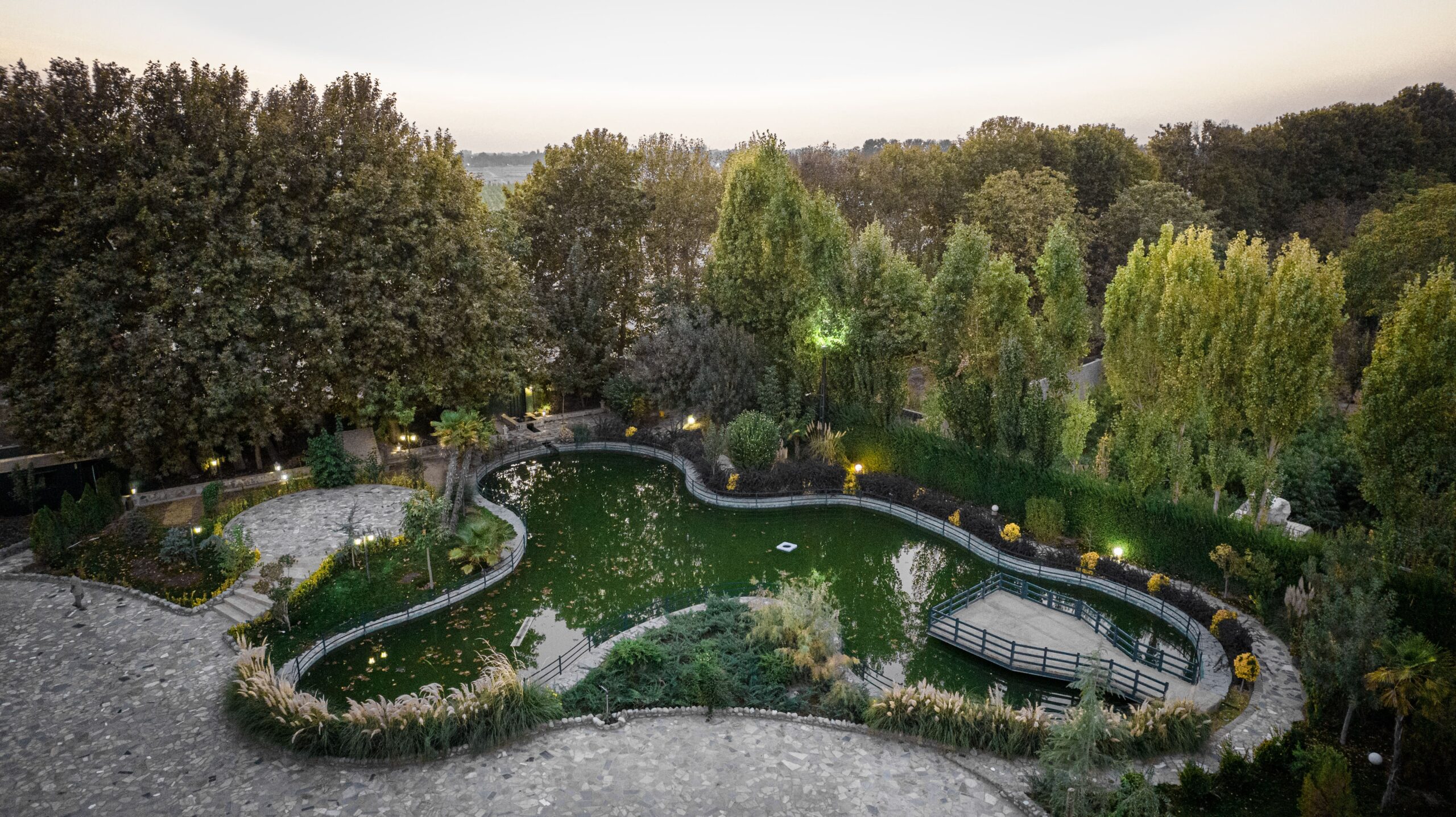 باغ عمارت صدرا